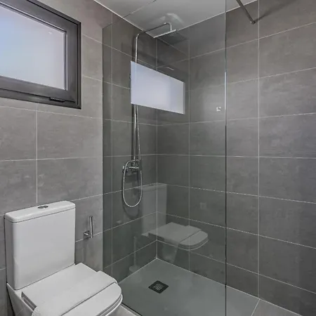 New Modern With Heated Pool Lejlighed