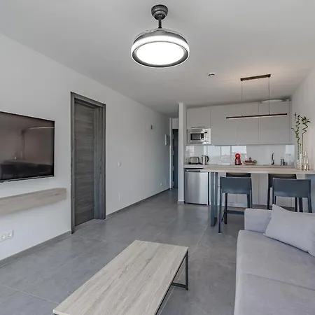 Lejlighed New Modern With Heated Pool *